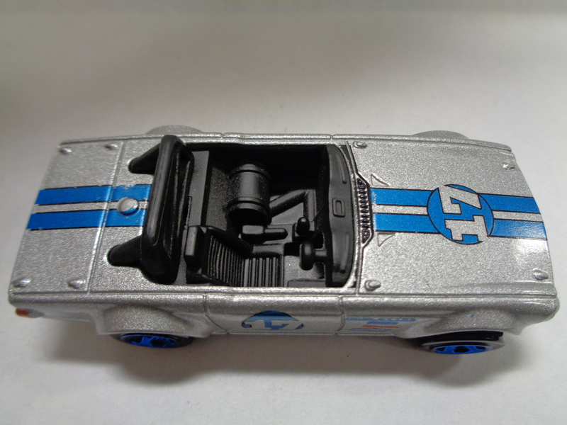 Illustration for article titled THURSDAY ON THE THAMES - TRIUMPH TR6 BY HOT WHEELS